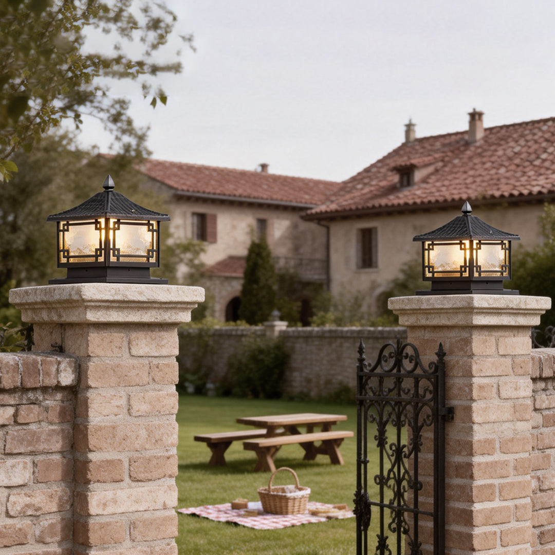 Outdoor Garden Pillar Lights Waterproof European Solar Fence Lamp